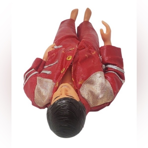 BARBIE - VINTAGE KEN 1968 IN MICHAEL JACKSON’S CLASSIC RED LEATHER OUTFIT 1983 - Picture 3 of 7